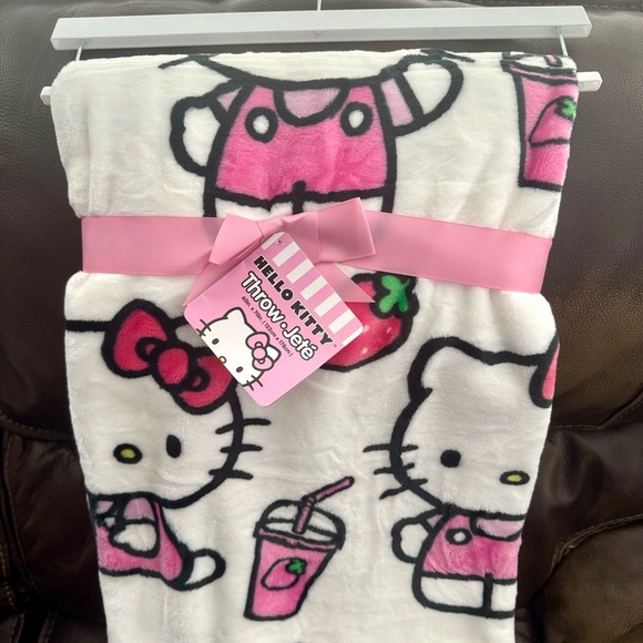 Hello Kitty with Strawberry Drink & Strawberries 60” x 70” Plush Throw Blanket - Picture 3 of 14